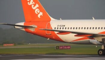 ucaklar yerde carpisti havalimaninda buyuk kaza aGfScPCa