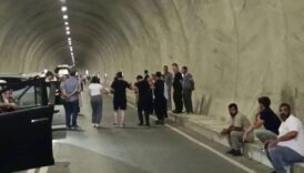 uluslararasi yol saatlerce kapali kaldi vatandaslar isyan etti QUSuTAgk