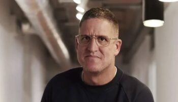 unlu is insani yunanistanda kaza gecirdi olumle pencelesiyor TQkL9j8v