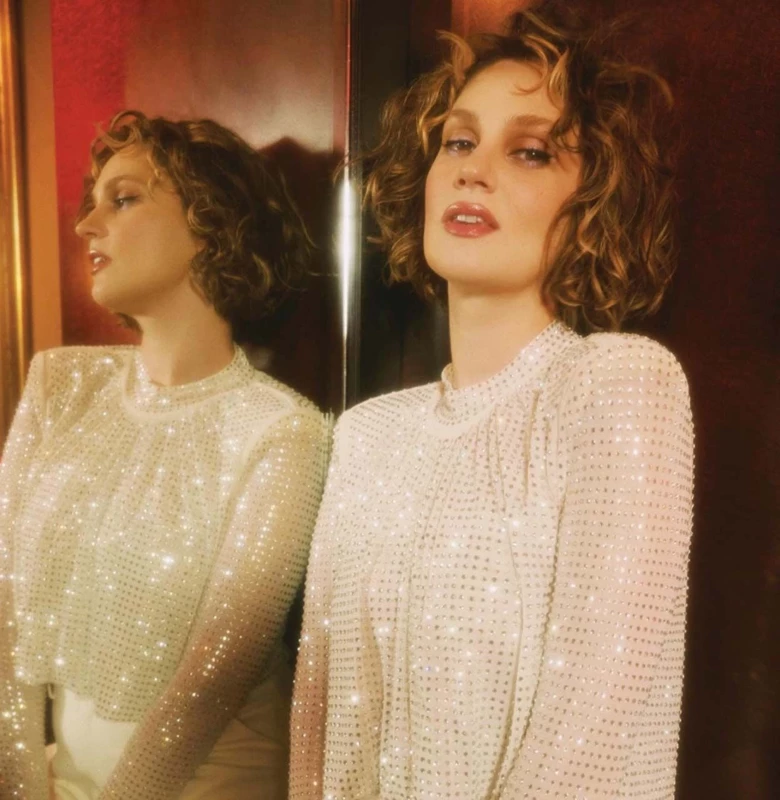 unlu oyuncu farah zeynep abdullah dogum gununde aci haberle sarsildi hayat cok acayip 7EblINhK