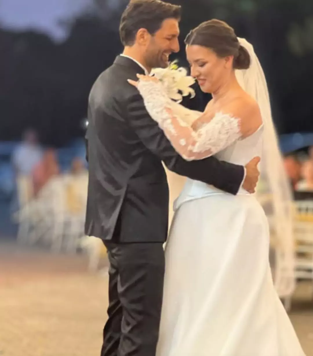 unlu oyuncu taner rumeli yerinde duramadi 14 yillik askiyla evlendi 0 v25UEY5h