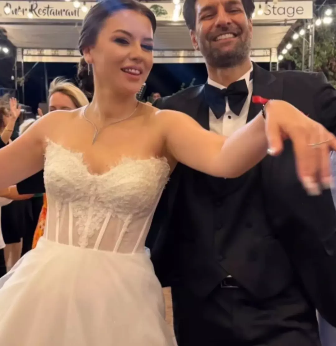 unlu oyuncu taner rumeli yerinde duramadi 14 yillik askiyla evlendi 1