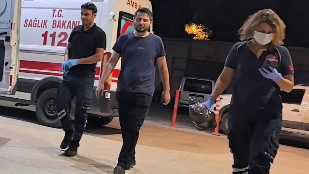 uzerine asit sicrayan isci yaralandi ntDlXr7s