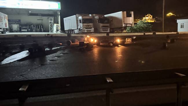 yanan tir 8 kilometre boyunca yoluna devam etti 0 SY5LemBh