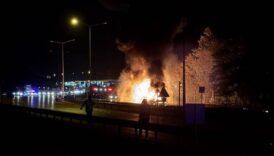yanan tir 8 kilometre boyunca yoluna devam etti I6teHAMq