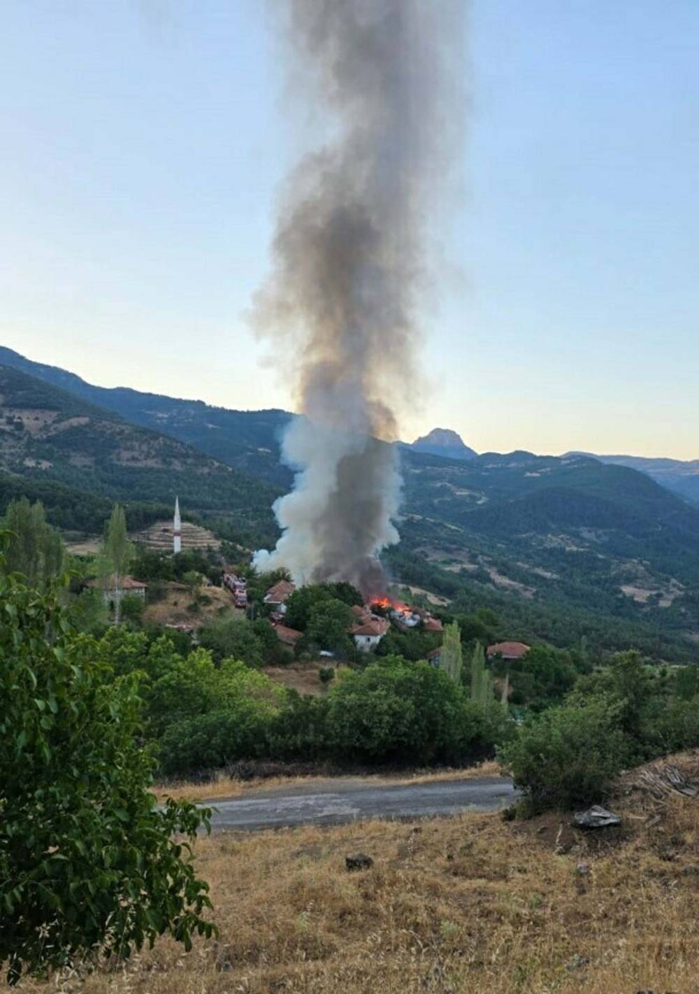 yangin koyu yikti 15 evden geriye hicbir sey kalmadi 5 lvtZ3eX1