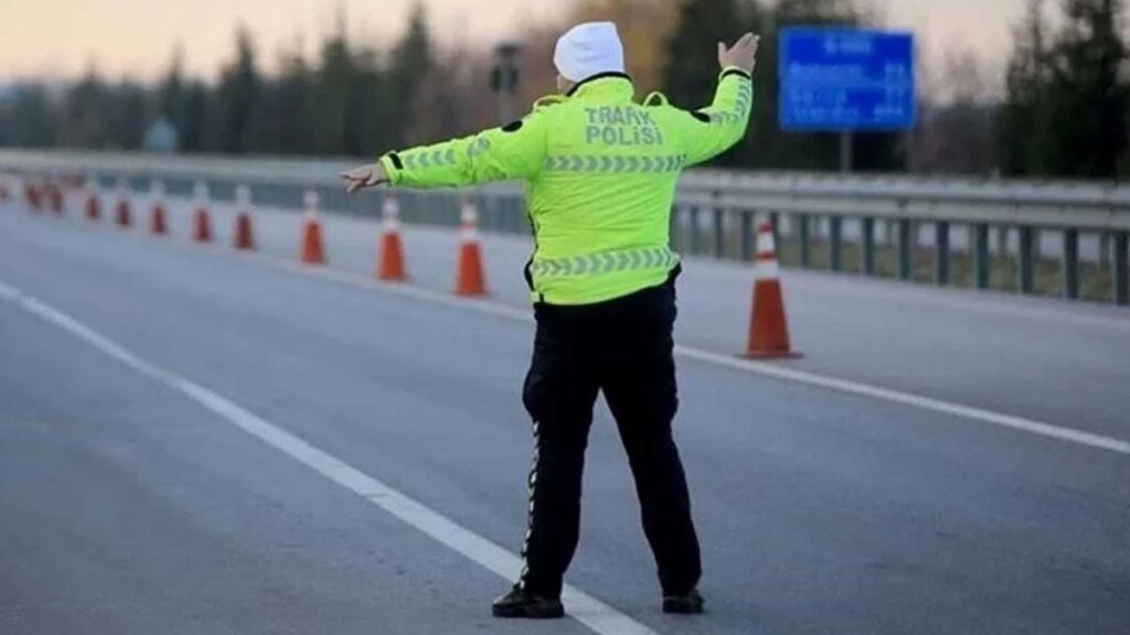 yola cikacak suruculer dikkat iste trafige kapali yollar 25 agustos 2025 35TFad8P