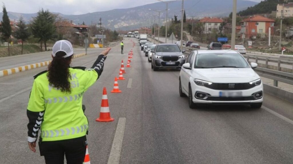 yola cikacak suruculer dikkat kara yollari ile ilgili kritik aciklama geldi iste kapali yollar lcPBmMXu