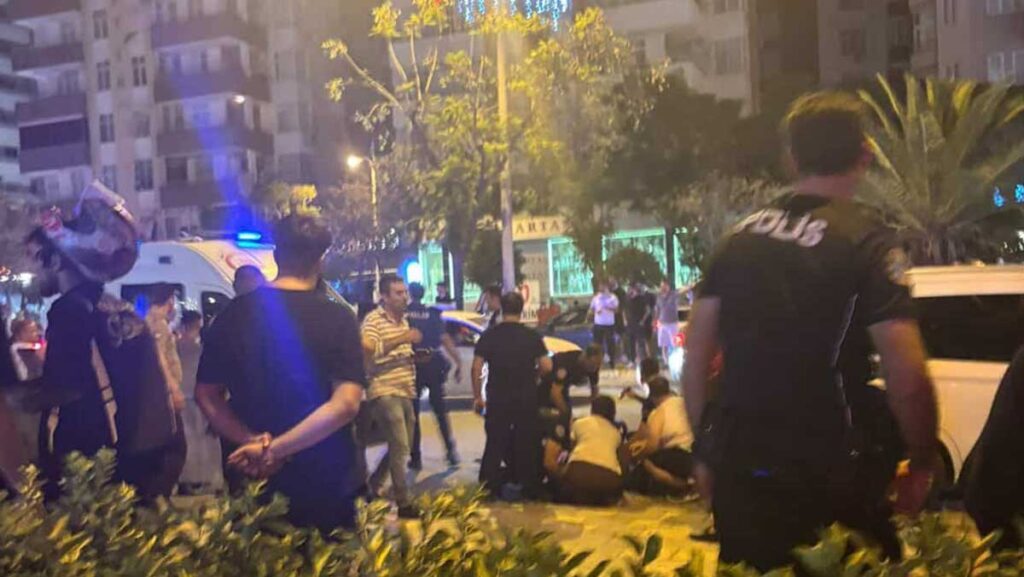 yunus polisleri kazada yaralandi dumsEnOl
