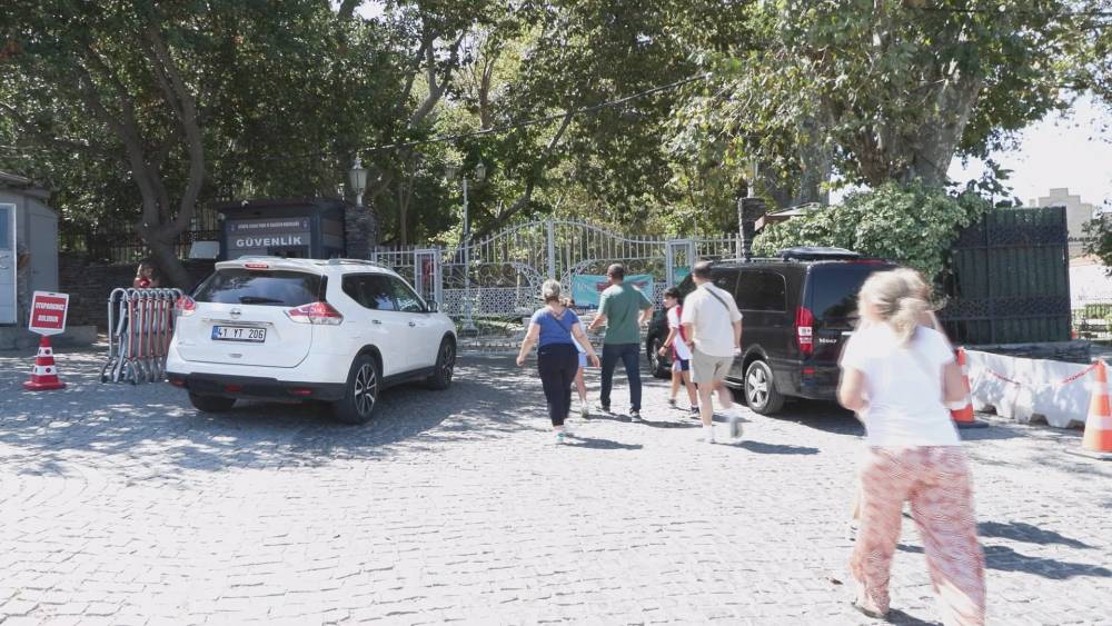 zorunlu olmadikca disari cikmayin gulhane parki kapatildi 0 5KD7QZ8M