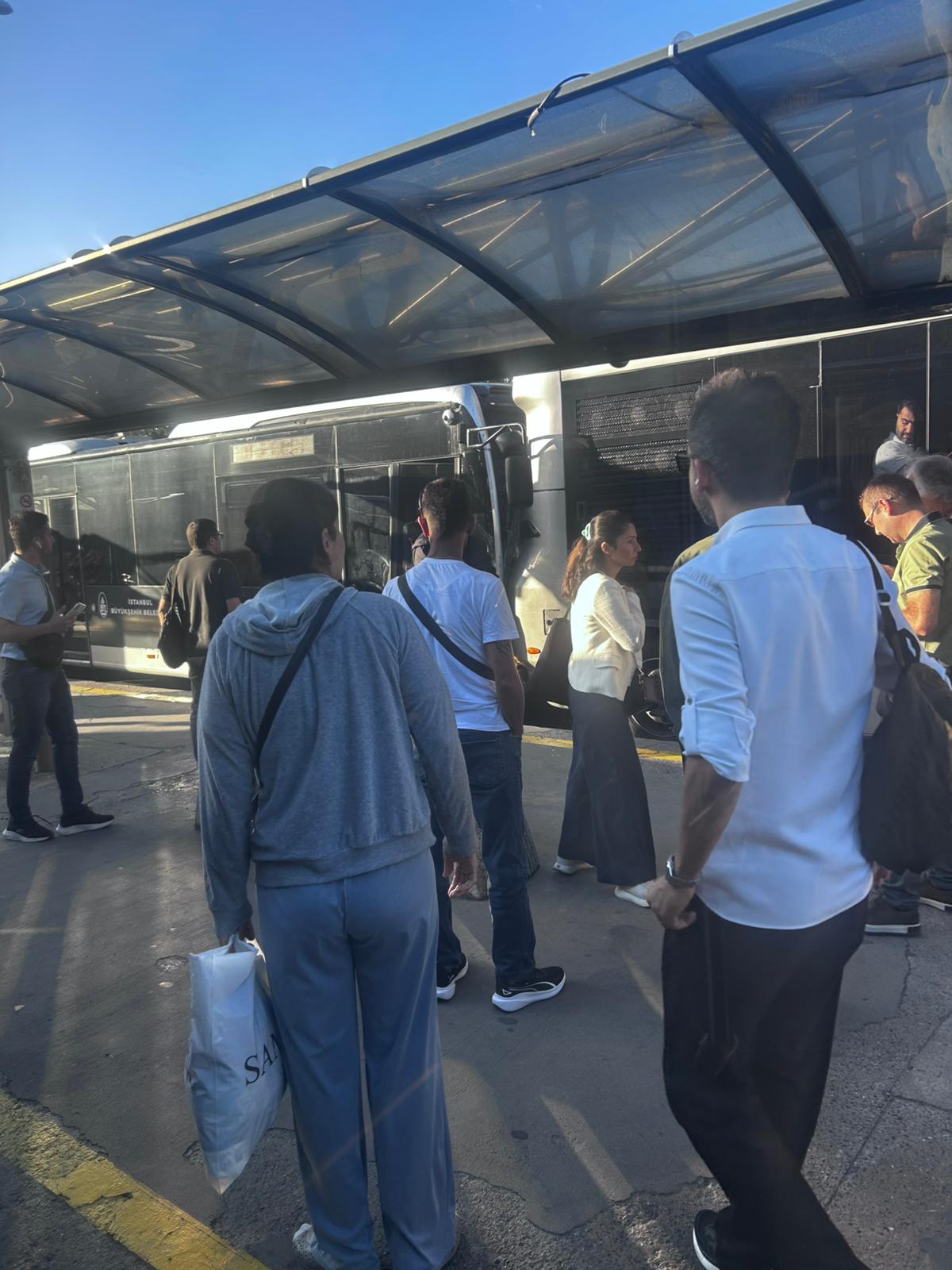 acibademde iki metrobus birbirine girdi faciaya ramak kaldi 0 nY9ygJiQ