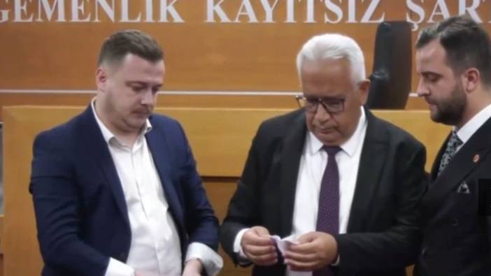 akpli uyenin skandal hatasi secimi chpye kazandirdi 0 2pOfBI6i