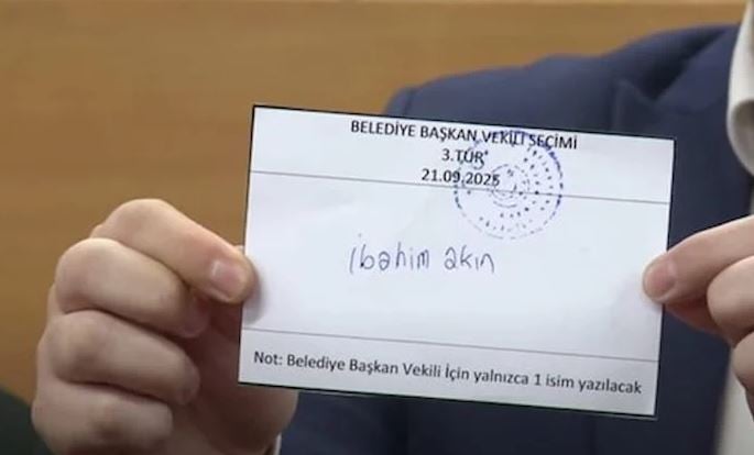 akpli uyenin skandal hatasi secimi chpye kazandirdi 1 2m6dSNPV
