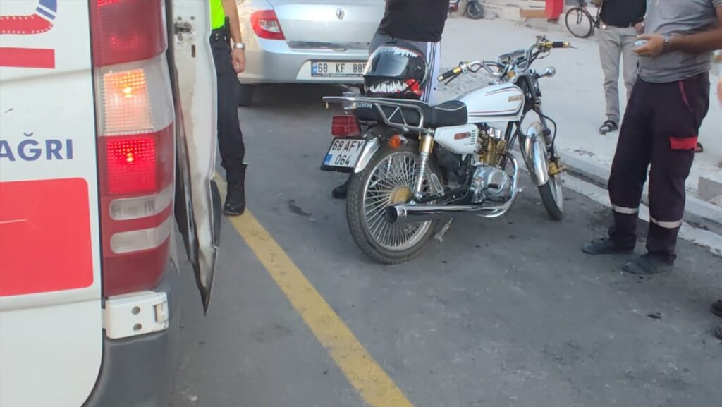 aksarayda motosiklet yayaya carpti 2 yarali 39JNAsEN