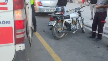 aksarayda motosiklet yayaya carpti 2 yarali 39JNAsEN