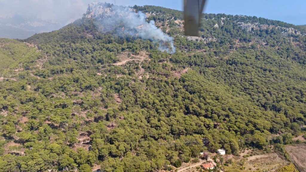 Antalya'da orman yangını: Ekipler seferber oldu! 1 antalyada orman yangini ekipler seferber oldu kvypRigi