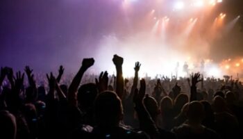 aracinda ceset bulunan sarkici turnesini iptal etti yCsOq7ta