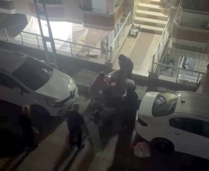 avcilarda grup kavgasi korku dolu bitti polis cigligiyla kayiplara karistilar 1 gTRpGiwL