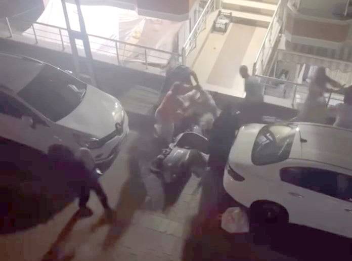avcilarda grup kavgasi korku dolu bitti polis cigligiyla kayiplara karistilar 2 hqcWM8nF