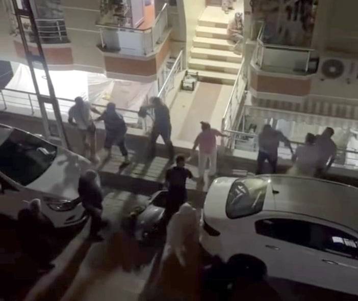avcilarda grup kavgasi korku dolu bitti polis cigligiyla kayiplara karistilar 3 IRp5Sw9p
