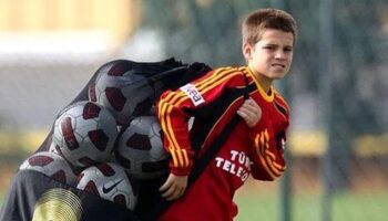 babasinin efsanesini yasatacak yillar sonra turkiyeye donuyor D8x86Yxq