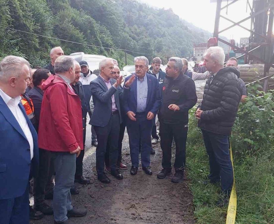 bakanin ayakkabisinin fiyati rizedeki selde gundem oldu vatandas tepki yagdirdi 0 E7AurdrS