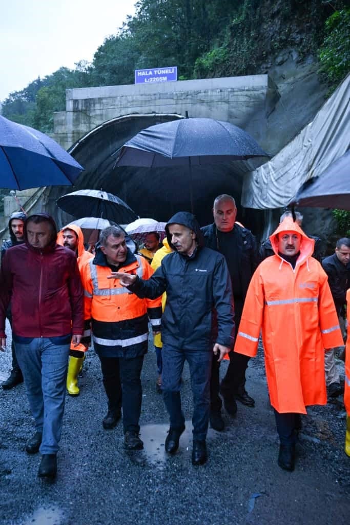 bakanin ayakkabisinin fiyati rizedeki selde gundem oldu vatandas tepki yagdirdi 1 kYC2b9nd