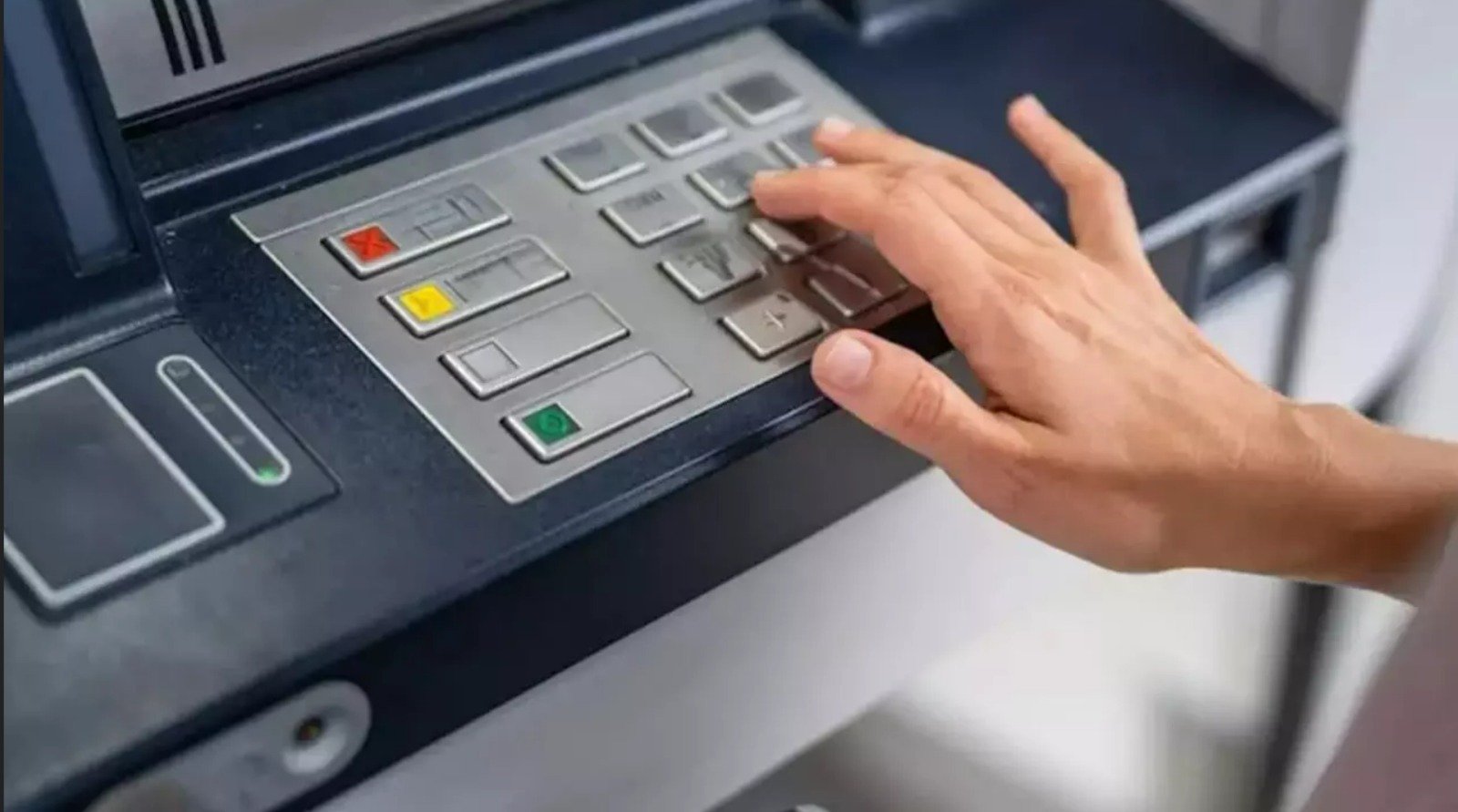 bankacilik devinden soke eden karar atmlerden para cekilemeyecek 0 dQHptgSN