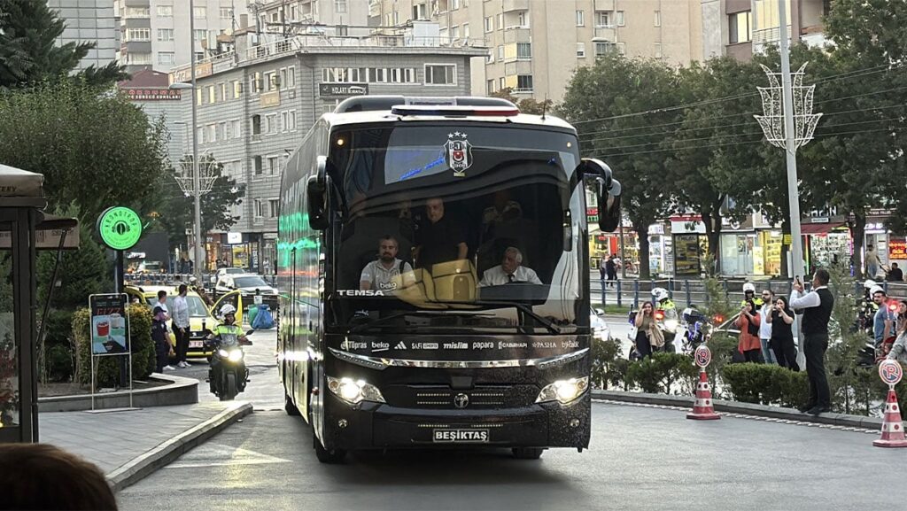 besiktas kafilesi kayseride DK5bwLN4