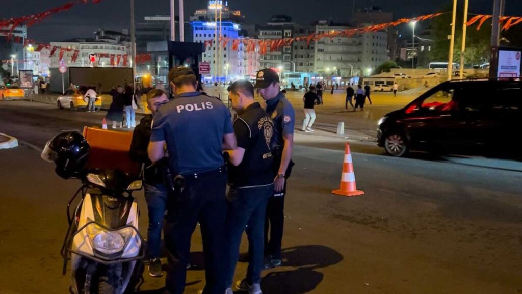 Beyoğlu’nda helikopter destekli denetim 1 beyoglunda helikopter destekli denetim caD5L7AK