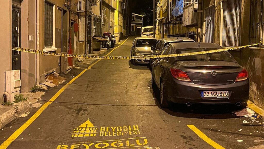 beyoglunda taksici silahli saldirida oldu dxZckqjF