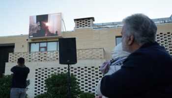 binlerce goz mucizeyi bekledi yilda iki kez gorunuyor SLad9QzQ