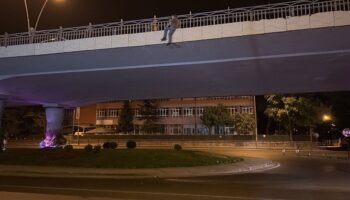 bir haftada 2 kez intihara kalkisan sahis ikna edildi AH1WDmMY