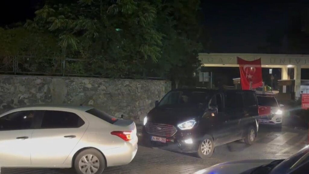 bogazici universitesine eli silahli bir katil nasil girebiliyor ismail saymaz isyan etti Dp4XKqJB