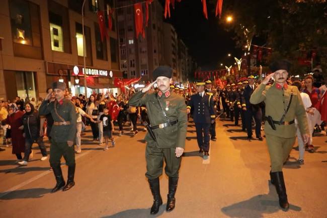 buyuk zaferin 103 yili bayrak yuruyusu ve fener alayi ile taclandi 1