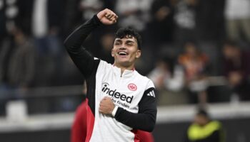 can uzun gollerine devam ediyor seriyi 6 maca cikardi SDQkF7yt