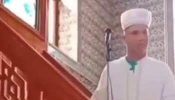 cemaate kustu namazi yarim birakti imamdan beklenmedik hareket vIrh2xKe