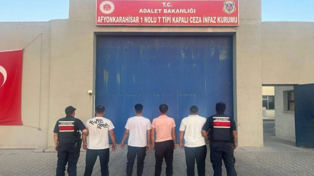 cezaevinden izinli cikti uyusturucu satmaya calisirken yakalandi Ik4RIaB7