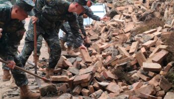 cinde 56 buyuklugunde deprem meydana geldi 7800 kisi tahliye edildi 11 kisi yarali ONXeS4V6