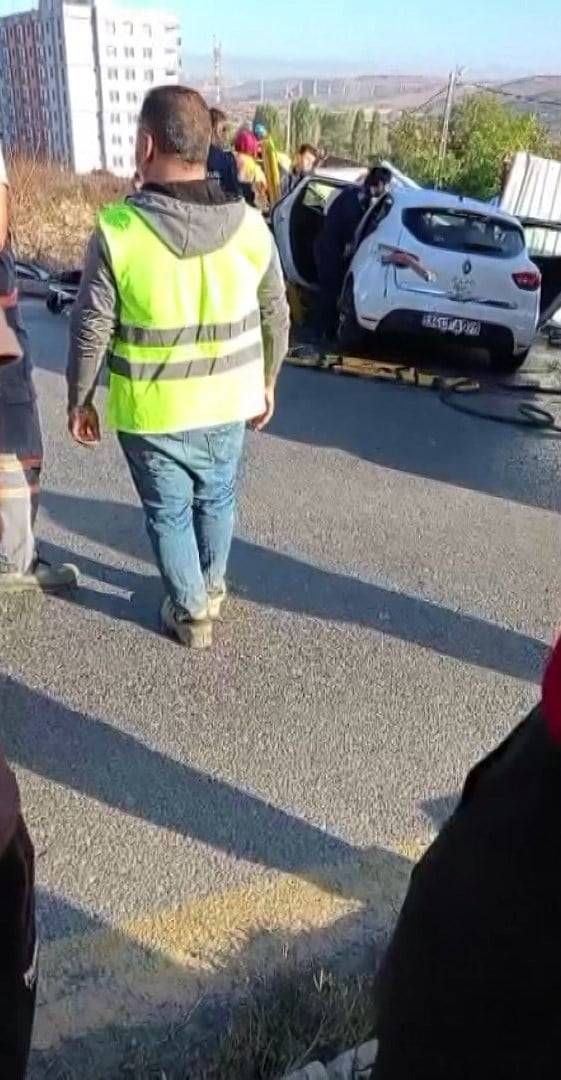 demir parcasi araci delik desik etti kadin surucu icin itfaiye seferber oldu 1 Y4StCTwh