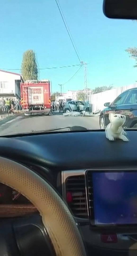 demir parcasi araci delik desik etti kadin surucu icin itfaiye seferber oldu 4