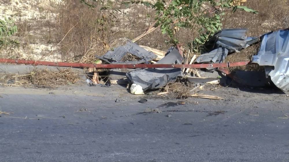 demir parcasi araci delik desik etti kadin surucu icin itfaiye seferber oldu 8 yGhunAFB