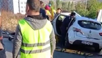 demir parcasi araci delik desik etti kadin surucu icin itfaiye seferber oldu siwn9mps