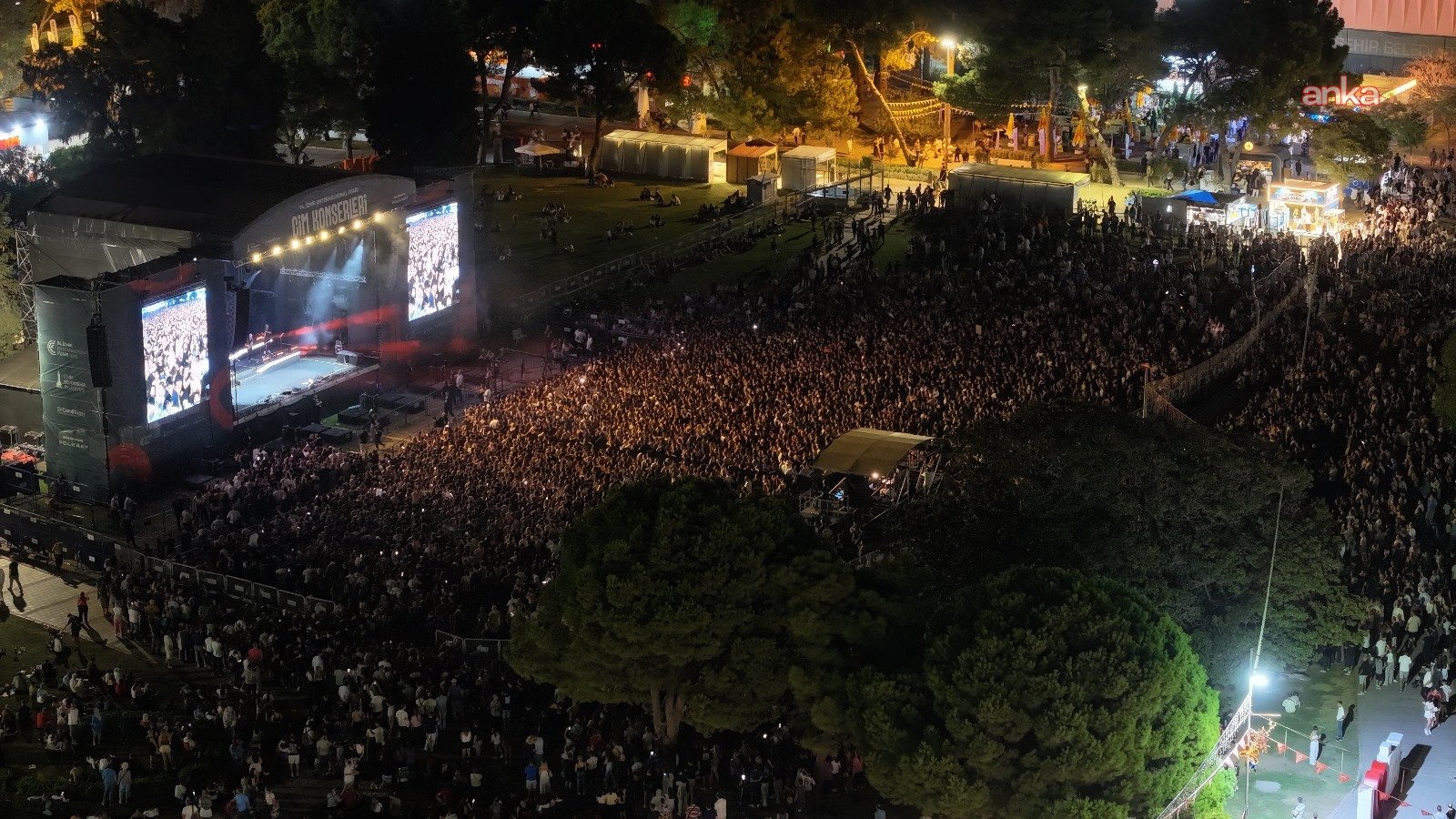 Derya Uluğ’dan İzmir’de unutulmaz gece: Çim konserleri coştu! 12 derya ulugdan izmirde unutulmaz gece cim konserleri costu 11 4FFWRNGt