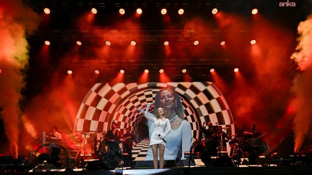 derya ulugdan izmirde unutulmaz gece cim konserleri costu 1DDtkBCW