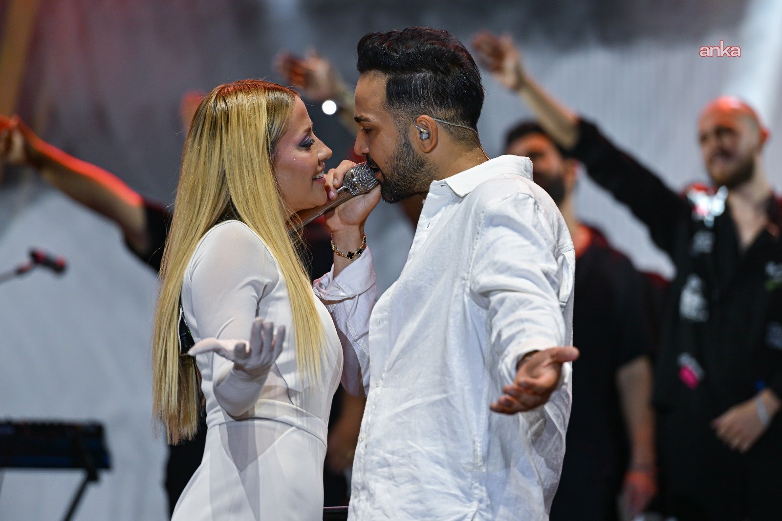 Derya Uluğ’dan İzmir’de unutulmaz gece: Çim konserleri coştu! 6 derya ulugdan izmirde unutulmaz gece cim konserleri costu 5 fFvJAaHS