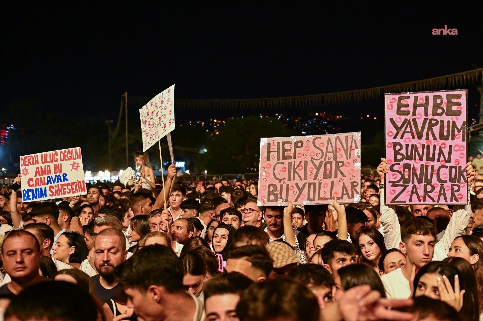 Derya Uluğ’dan İzmir’de unutulmaz gece: Çim konserleri coştu! 10 derya ulugdan izmirde unutulmaz gece cim konserleri costu 9 1KIQHGrN