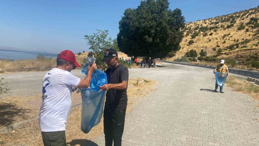 dogaseverler van golu sahilini duzene soktu xvYfeJDf