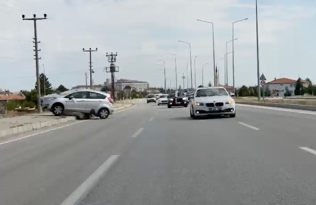 dugun konvoyundaki kazaya bir surucunun one gecme cabasi sebep olmus AxNOFTpH