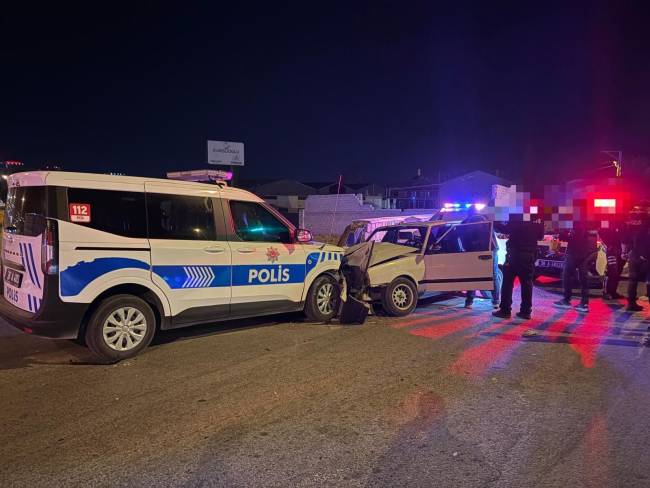 dur ihtarina uymadi ekip otosuna carpti 2